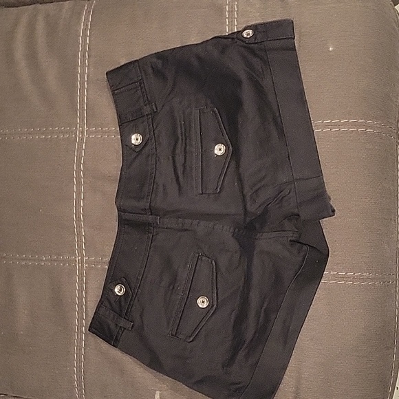 Express Shorts - Picture 2 of 2